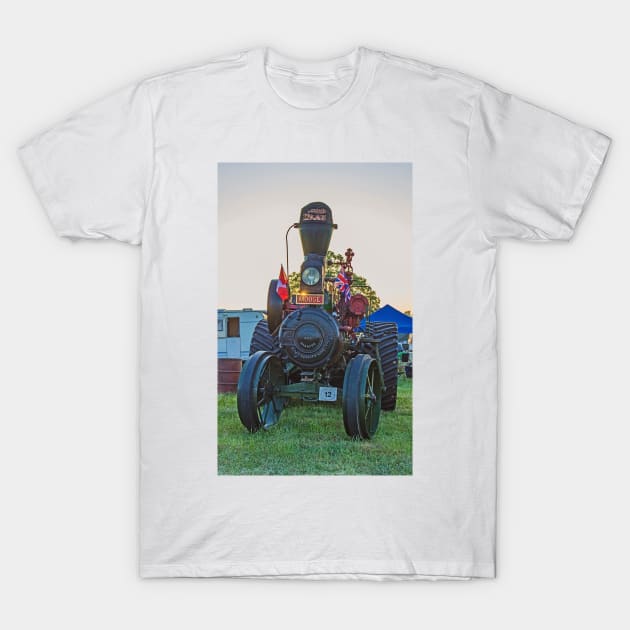 Moose the Traction Engine as the was Sunsetting T-Shirt by avrilharris